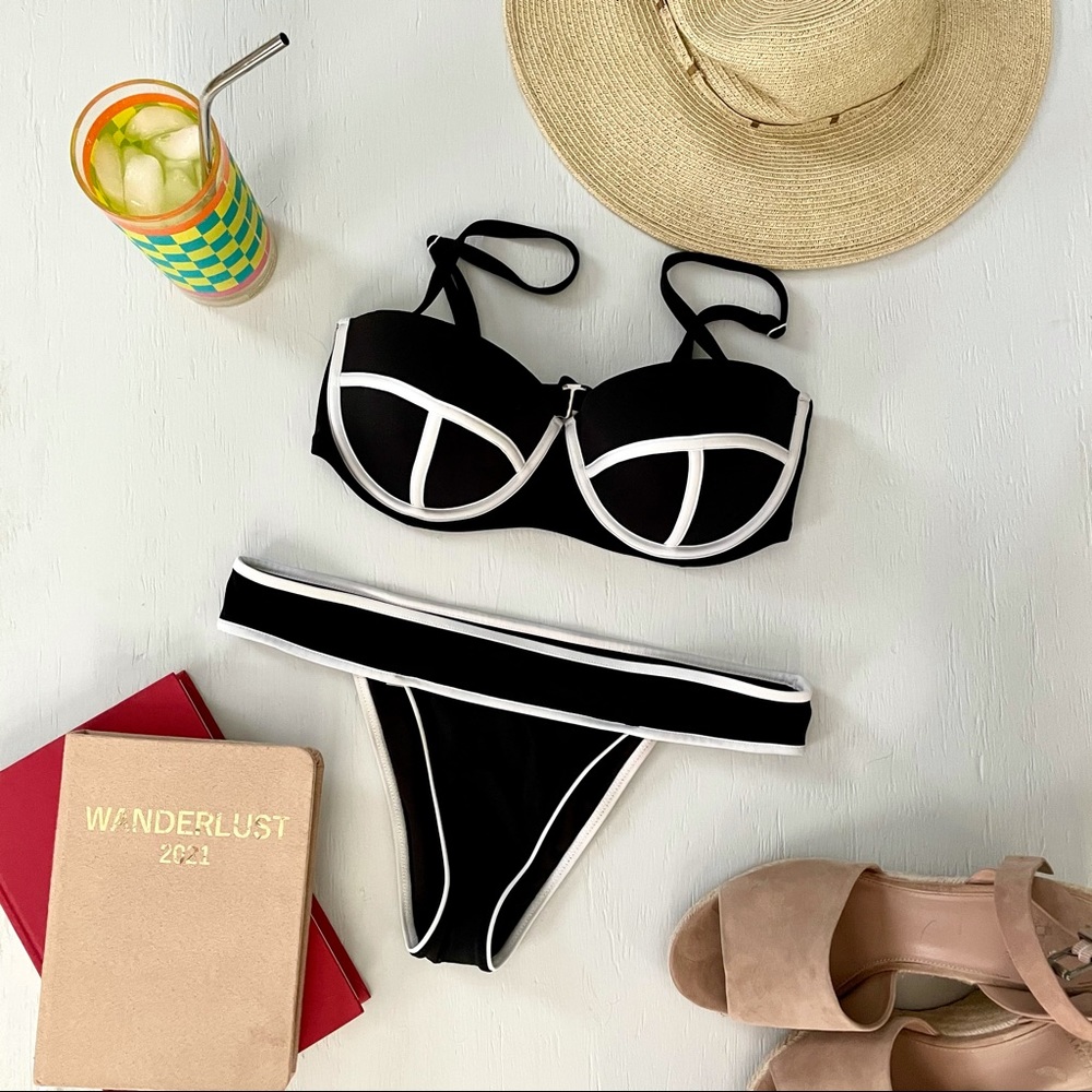 Basically New VS Black Bikinu